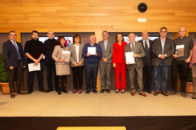 Entrega del Premio Comercio Excelente por la alcaldesa de Logroño y el rector de la Universidad de La Rioja