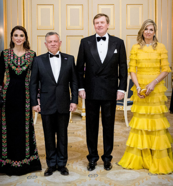 Máxima de Holanda luce un vestido amarillo junto a Rania de Jordania.